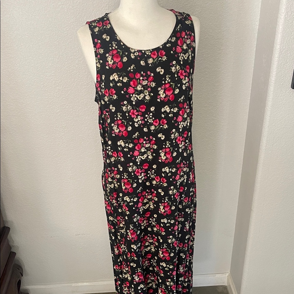 Elegant Floral Maxi Dress - Black and Pink